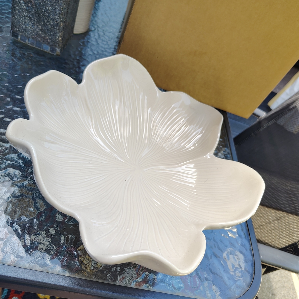 ARHAUS Medium Cream Magnolia Plate/Wall Hanging